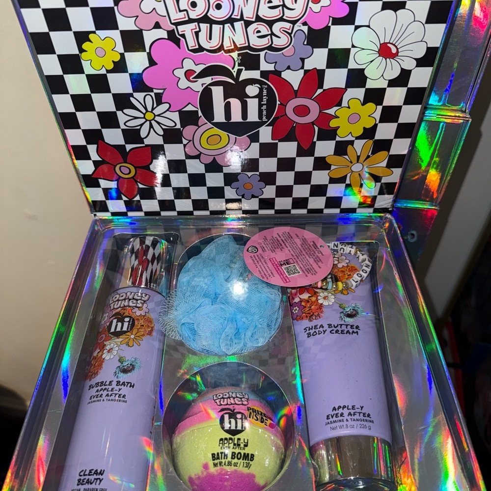 Looney Tunes Suds & Soak Set - Picture 2 of 2